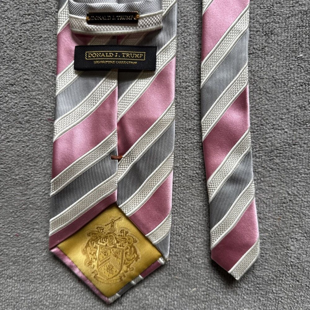 Donald J Trump Necktie Signature Collection Pink Gray Diagonal Stripe Gold‎ Bar